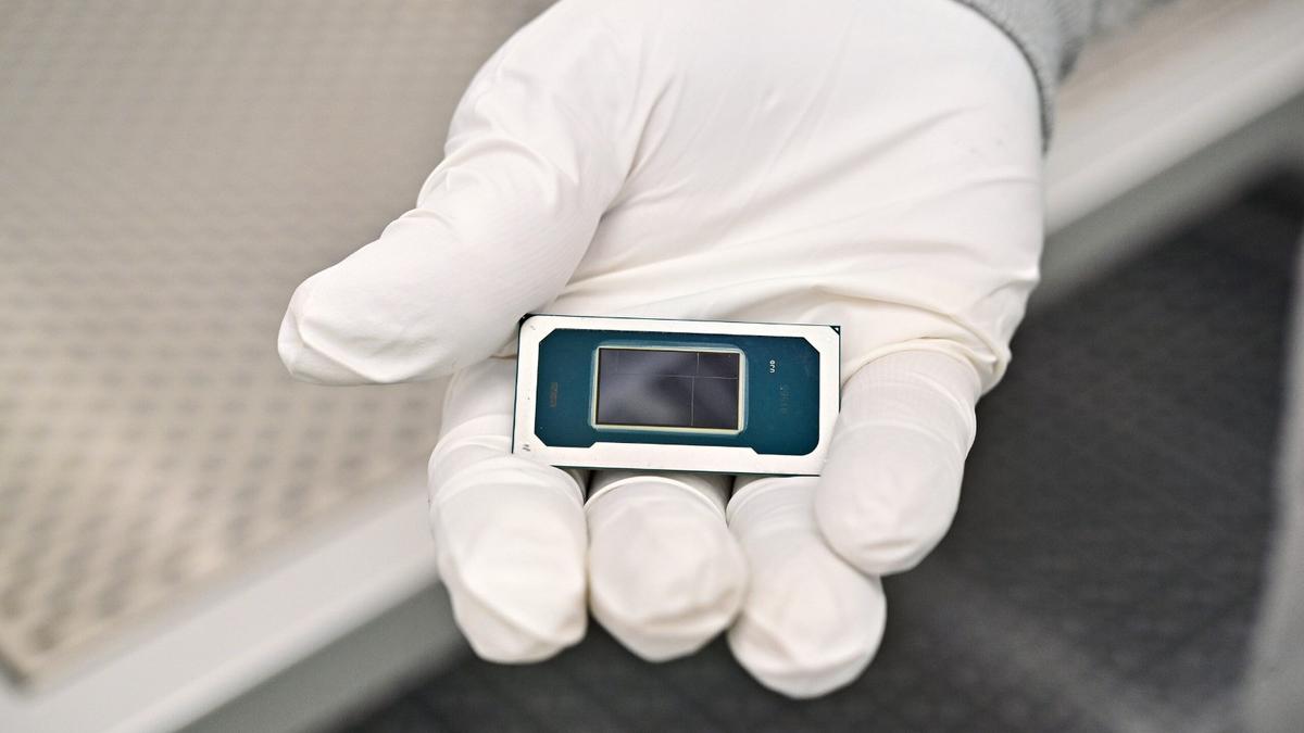 Dirumorkan Kolaborasi Intel untuk Produksi Chip iPhone Mulai 2028